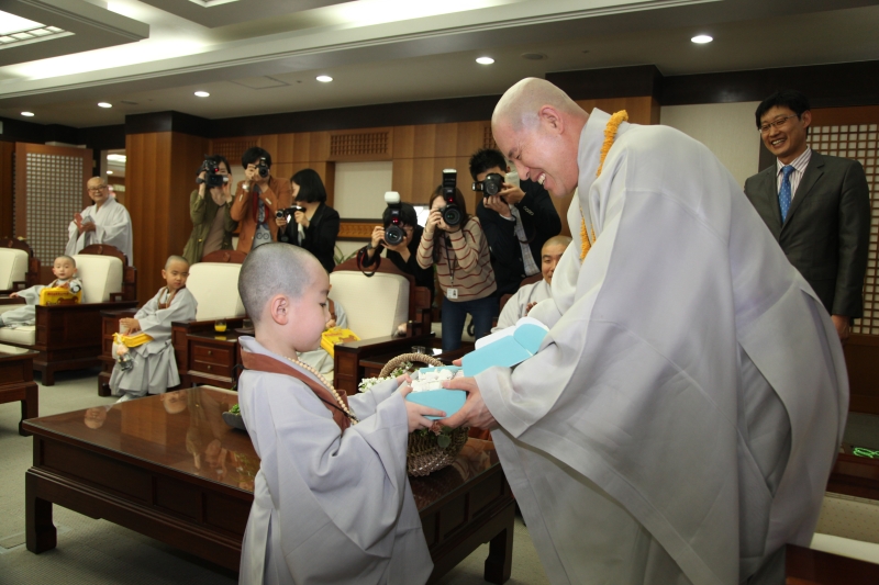 2013.05.07_조계사 동자스님들 예방 (1)